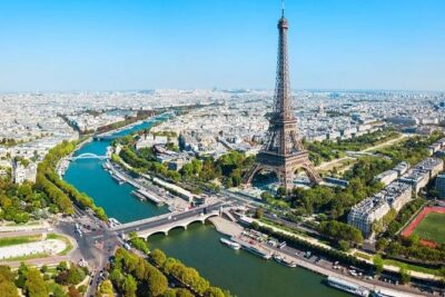 Private One-Way Transfer: City of Paris - Pickup in Paris: meeting your driver and handling luggage fast
