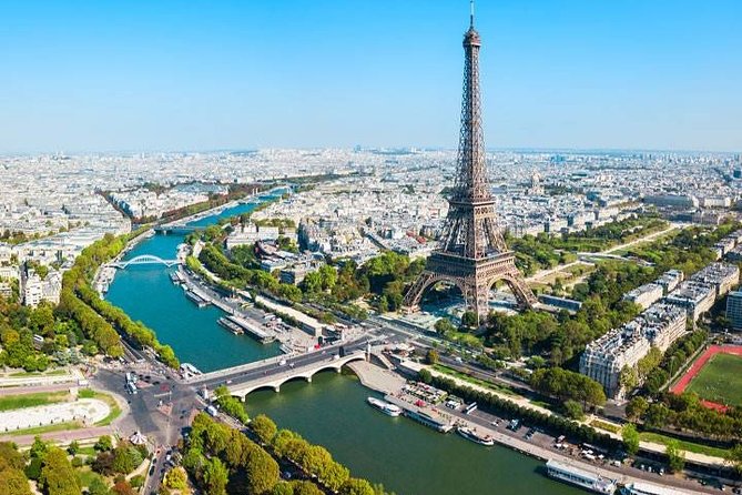 Private One-Way Transfer: City of Paris - Pickup in Paris: meeting your driver and handling luggage fast