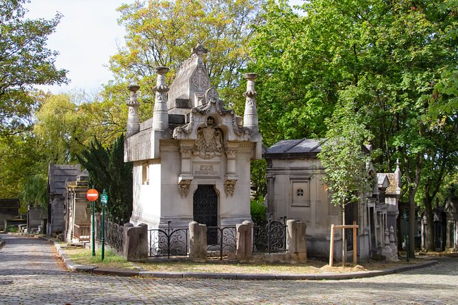Private Père Lachaise Cemetery Walking Tour - PG-13 to spicy: managing the tone with kids or sensitive ears