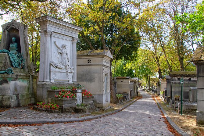 Private Père Lachaise Cemetery Walking Tour - Optional add-on: using your Seine cruise ticket smartly