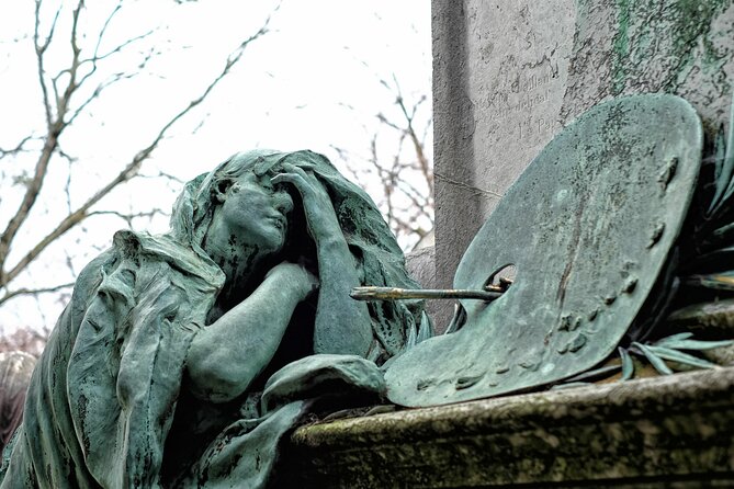 Private Père Lachaise Cemetery Walking Tour - The 1.5-hour plan: what you’ll actually experience inside Père Lachaise