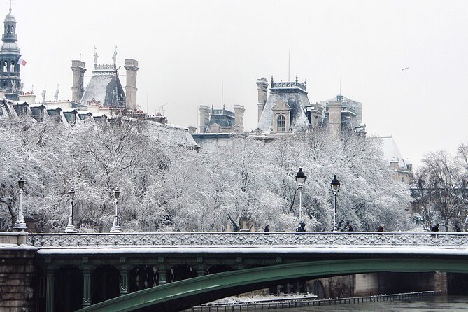 Private Photo Tour in Paris with a Professional Photographer - What You’ll Receive: Four Prints Plus a Few Portraits