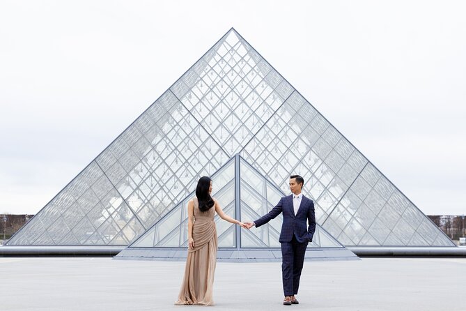 Private Photoshoot at the Louvre area in Paris - Private Louvre-area photos with real posing help