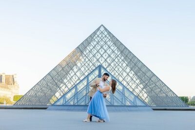 Private Photoshoot at the Louvre area in Paris - Meeting at the Louvre Pyramid: how the 1-hour session flows