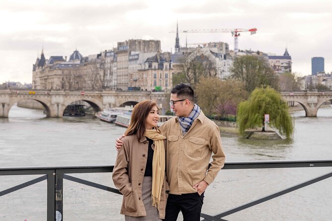 Private Photoshoot at the Louvre area in Paris - Pont des Arts: romantic river angles that won’t feel random