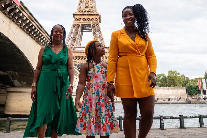 Private Photoshoot with the Iconic Eiffel Tower in Paris - Seine River Viewpoints: More Variety in One Hour