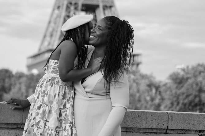 Private Photoshoot with the Iconic Eiffel Tower in Paris - The Photos: Light Editing and a Private Online Gallery