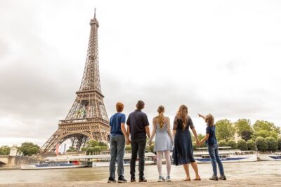 Private Professional Photoshoot in Paris - Pont de Bir-Hakeim: a cinematic frame for the Eiffel Tower