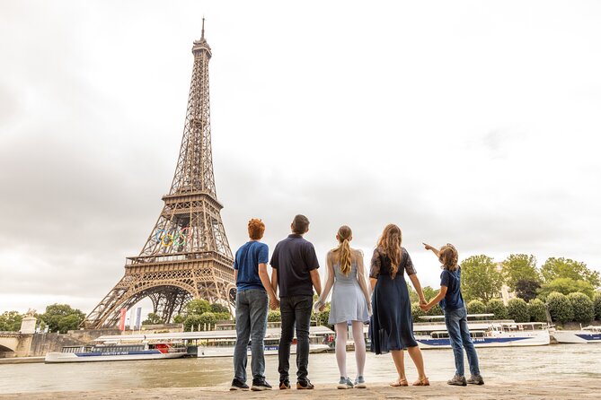 Private Professional Photoshoot in Paris - Pont de Bir-Hakeim: a cinematic frame for the Eiffel Tower