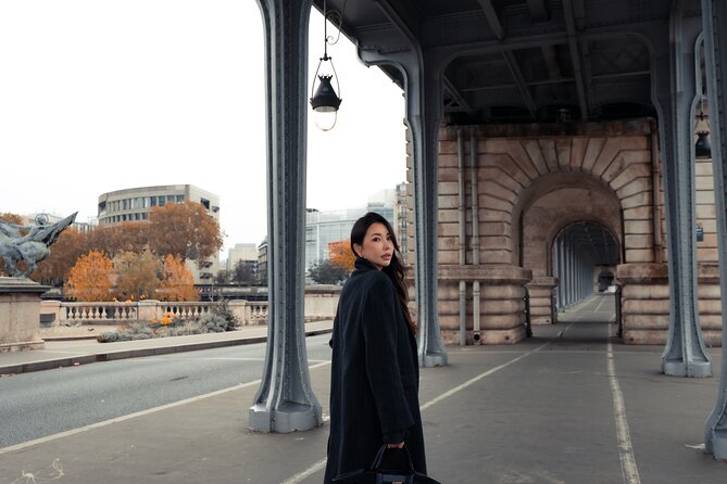 Private Professional Photoshoot near the Eiffel Tower in Paris - Posing help from Bryan: the difference between photos and good photos