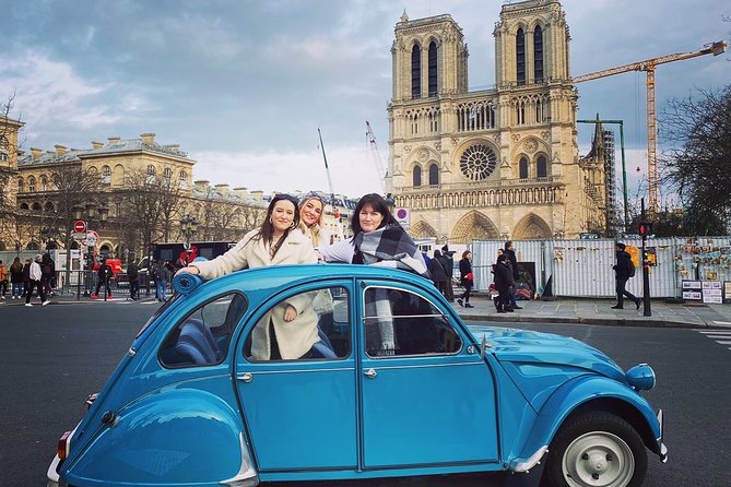 Private ride in a Citroën 2CV in Paris - 2h - The Eiffel Tower stop: short photo time, big payoff