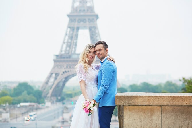 Private Romantic Photoshoot in Paris with Bouquet of Flowers - Eiffel Tower Viewpoints: Getting Close-Ups and Full-Length Shots