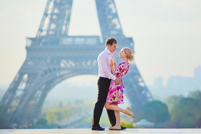 Private Romantic Photoshoot in Paris with Bouquet of Flowers - The Bouquet: A Small Detail That Changes the Whole Photo Story