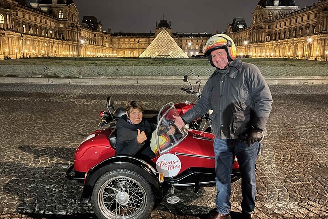 Private Sidecar Tour of Paris at Night with drinks - The gear check: helmets, gloves, blanket, and poncho