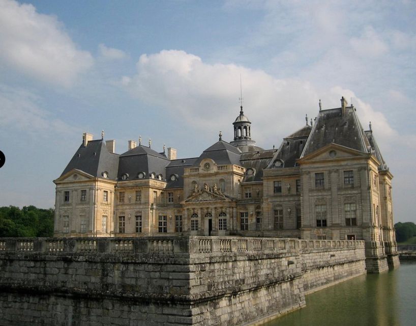 Private tour: Chateaux de Vaux le Vicomte & Fontainebleau - Two chateaux, one smooth day: why this pairing works