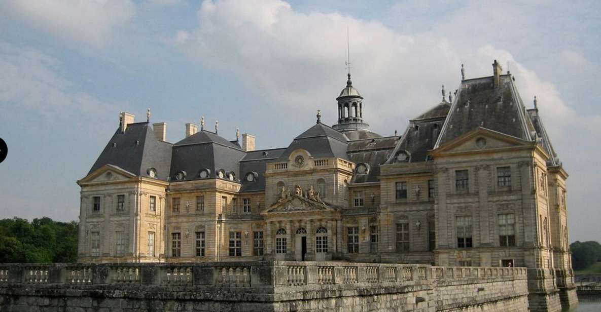Private tour: Chateaux de Vaux le Vicomte & Fontainebleau - Château de Fontainebleau: French kings’ palace and Napoleon’s throne