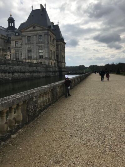 Private tour: Chateaux de Vaux le Vicomte & Fontainebleau - Hotel pickup and van timing: what your day feels like
