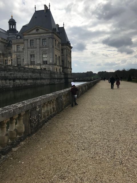 Private tour: Chateaux de Vaux le Vicomte & Fontainebleau - Hotel pickup and van timing: what your day feels like