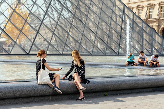 PRIVATE TOUR: Highlights & Hidden Gems of Paris With Locals - Baguette tasting, Musée du Louvre context, and how to plan your next visit