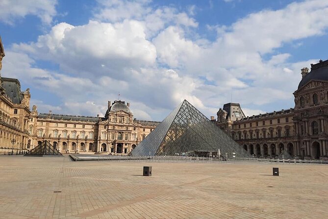 Private Tour in Italian of Paris: Centre, Montmartre, Louvre - Sainte-Chapelle’s Stained Glass and a Quick Louvre Orientation