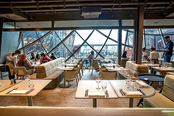 Private Tour, Luxury Eiffel Tower Lunch, Seine Cruise & Louvre - Madame Brasserie at the Eiffel Tower: A Lunch That Changes the Mood