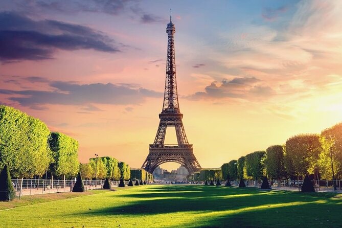 Private tour of various Monuments in Paris - Place Vendôme, the Louvre, and Notre-Dame in photo-stop form