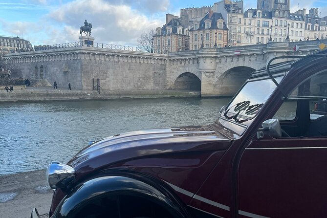 Private tour Paris Little-known places 2 hours in Citroën 2CV - Quartier Saint-Germain-des-Prés: Side Streets Over Sightseeing Rush