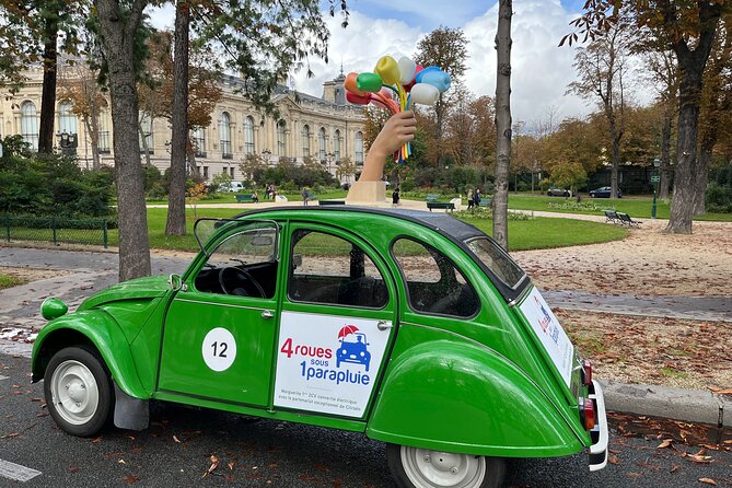 Private tour Paris Sightseeing 2 hours in Citroën 2CV - Montmartre stop: the part with a ticket and a different mood