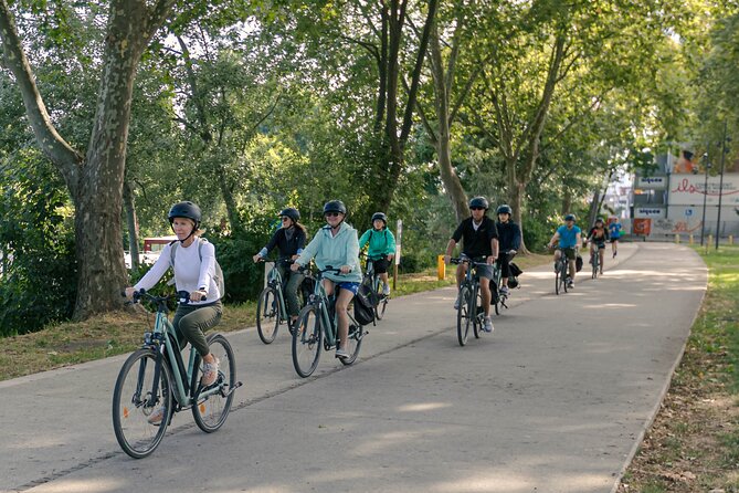 Private Tour: Versailles by Electric Bike from Paris - Place Du Marche Notre Dame: Lunch Becomes Part of the Fun