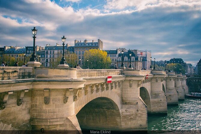 Private Tour with Tickets to the Louvre Museum & Crepes - The Île de la Cité and Old Paris Loop: More Than Just Photos