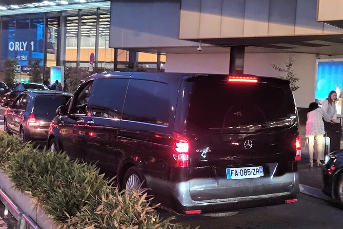 Private Transfer from Paris to CDG and Orly Airport - Time Planning: What the 1-Hour Duration Really Means