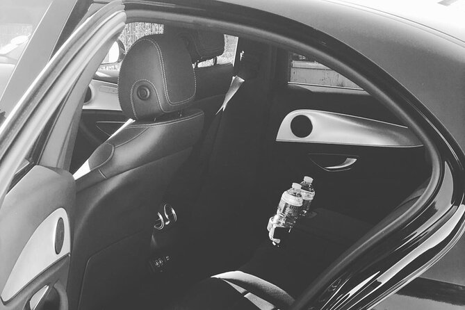 Private Transfer from the City of Paris To Orly Airport (ORY) - Pickup in Paris: What Door-to-Door Really Means