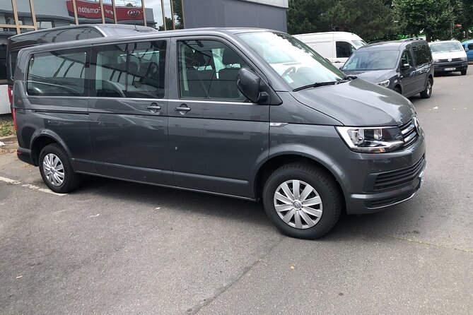 Private Transfer from the City of Paris To Roissy CDG Airport - Pickup in Paris: getting the start right (without the awkward wait)