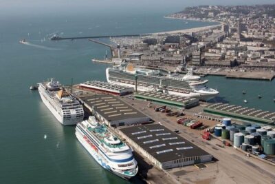 Private Transfer: Paris Airport CDG to Port of LE HAVRE in Business Car - Business car comfort: legroom, luggage space, and calm air conditioning