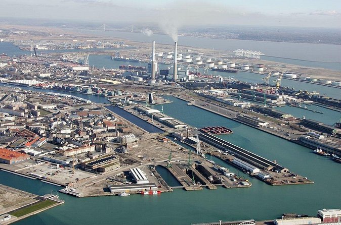 Private Transfer: Paris Airport CDG to Port of LE HAVRE in Business Car - What you’re paying for: value of a business-class private ride