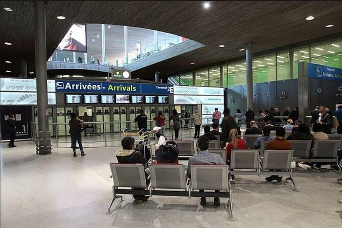Private Van Transfer from CDG Airport to Paris - The Drive to Paris: Timing, Traffic, and Why an Experienced Driver Matters