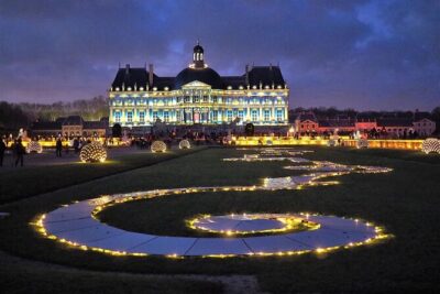 Private Vaux-le-Vicomte Candlelight Half-Day Escape from Paris - Château de Vaux-le-Vicomte in Christmas candlelight: what you’ll experience