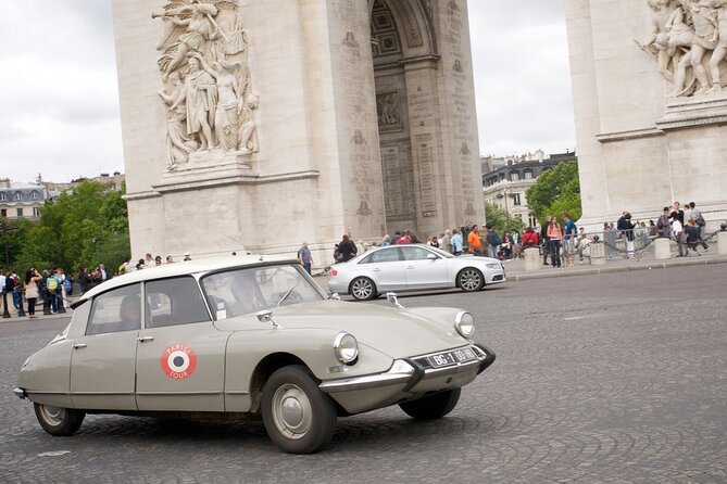 Private Vintage Car Tour of Paris in a Citroën DS - 2H - Why a private Citroën DS tour feels more personal than a bus ride