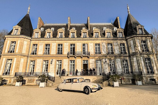 Private Vintage Car Tour of Paris in a Citroën DS - 2H - Stop 6: Place-Vendôme—prestige in a tight stop