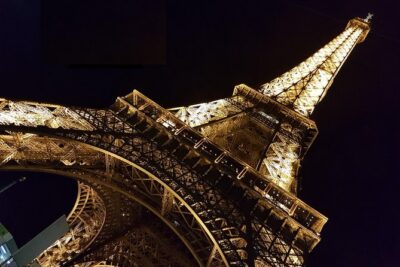 Private VIP transfer with a Ford Explorer from CDG Airport to Paris or return - Meeting your chauffeur at CDG arrivals gate (and what to do if you’re stuck)