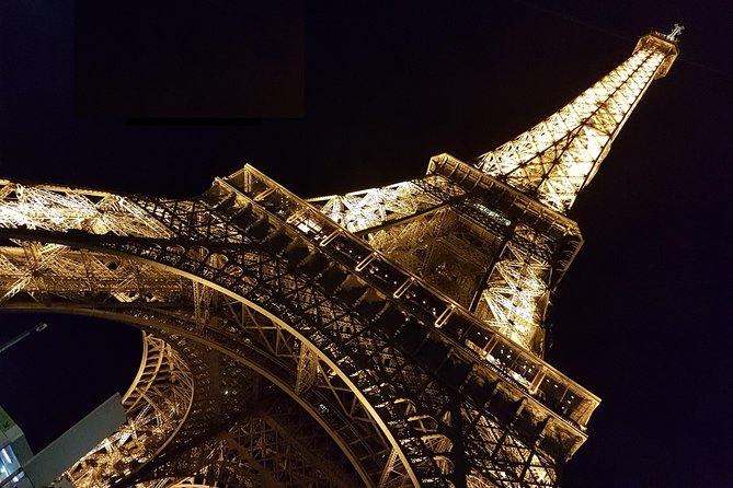 Private VIP transfer with a Ford Explorer from CDG Airport to Paris or return - Meeting your chauffeur at CDG arrivals gate (and what to do if you’re stuck)