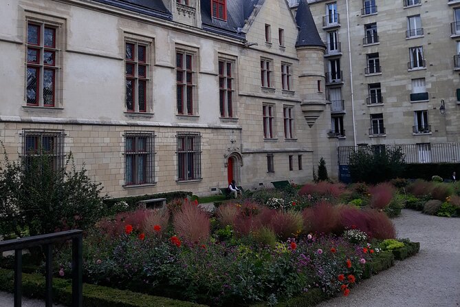 Private Walking Tour of Marais - The Tasting Plan: Cheese, Sausage, Wine, and Bakery Stop-Points