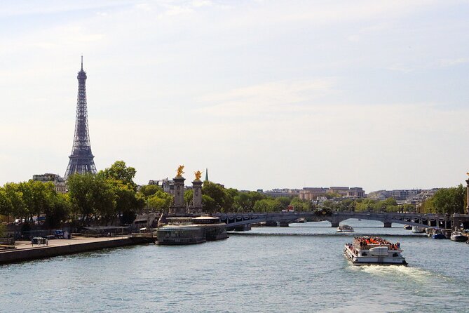 Private Wheelchair Accessible Paris Full-Day Tour with Car - Morning at the Louvre: Big Art Energy, Tickets on You