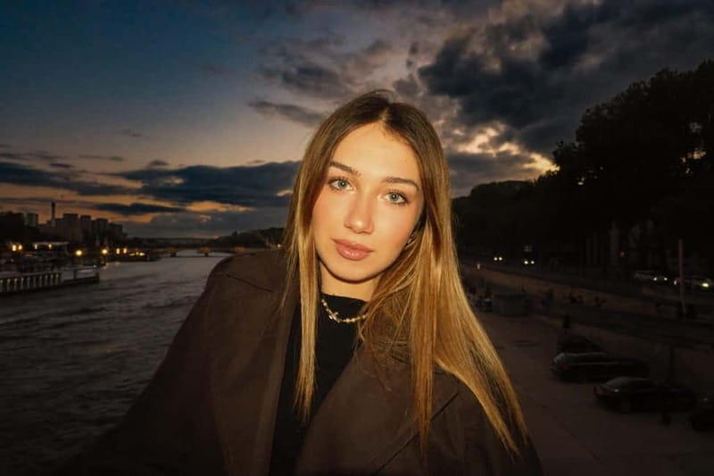Pro & Instagrammable photo shoots in Paris - Choose iconic landmarks, or let a local guide the route
