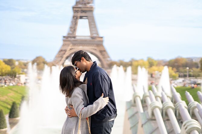 Professional Eiffel Tower Photo Tour with VOGUE Photographer - Karol Wójcik: posing direction that actually helps