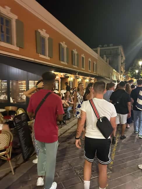Pub Crawl Paris: Drink, Laugh, Meet the World - VIP entry and express security: why it’s worth caring