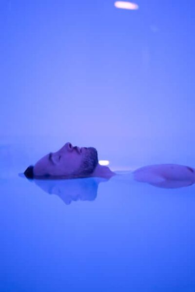 Relaxation and regeneration - Your private cabin and XXL float: the heart of the experience