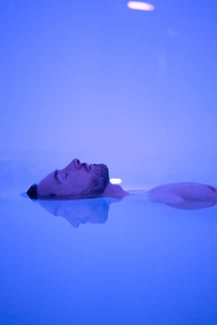 Relaxation and regeneration - Your private cabin and XXL float: the heart of the experience