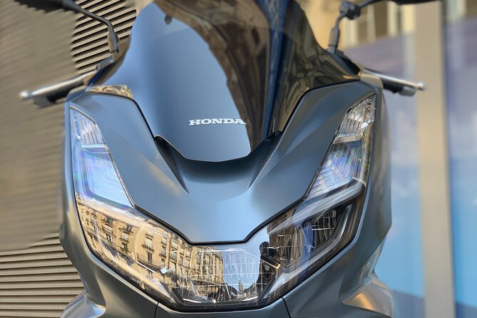 Rental scooter PCX Honda 125cc (B / A1 permit) Paris - PCX 125cc in Paris: getting around without fighting every jam