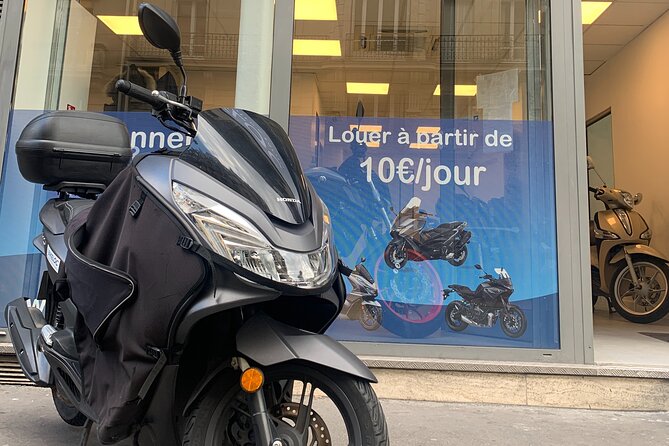 Rental scooter PCX Honda 125cc (B / A1 permit) Paris - What’s included (and what that means for your budget)